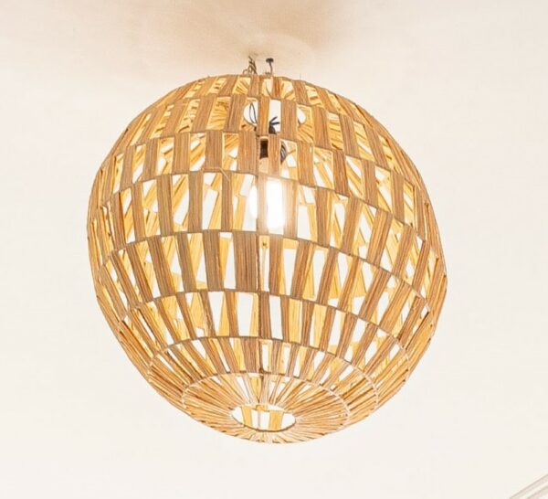 Suspension Boule Raphia et Cadre Acier – Image 2
