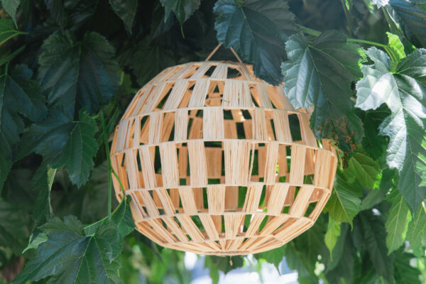 Suspension Boule Raphia et Cadre Acier